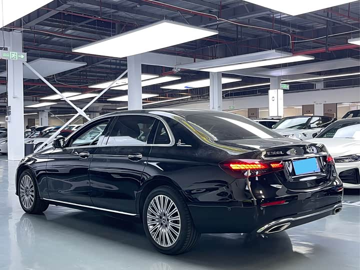 Фото 25 - Mercedes-Benz E-Class