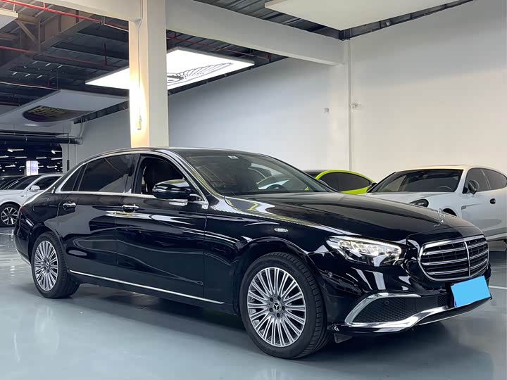 Фото 3 - Mercedes-Benz E-Class