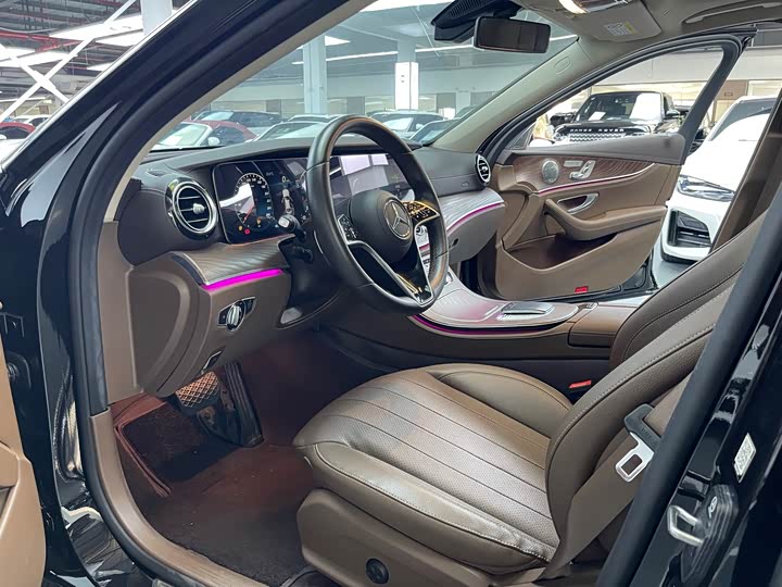 Фото 4 - Mercedes-Benz E-Class