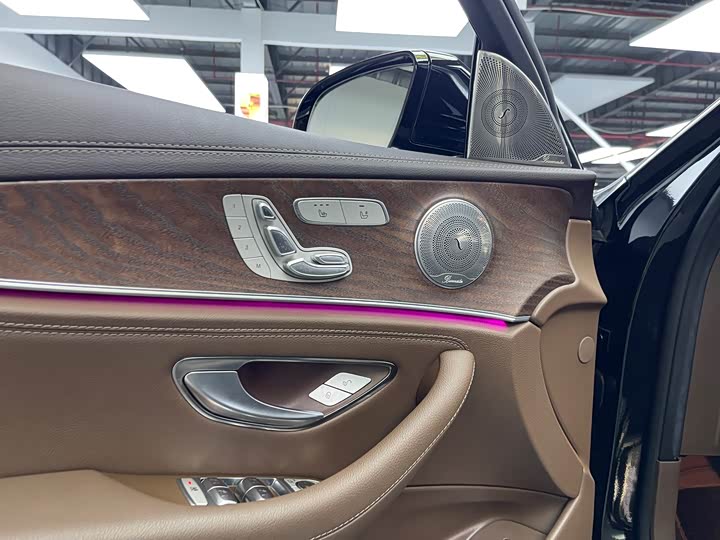 Фото 6 - Mercedes-Benz E-Class