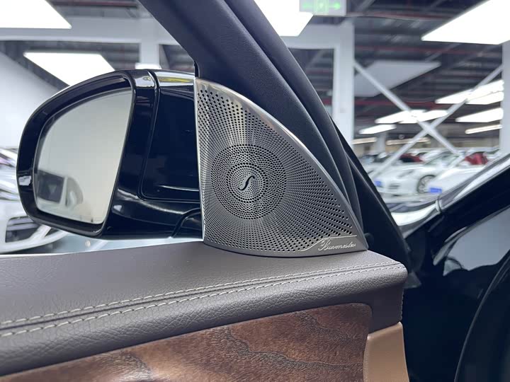 Фото 7 - Mercedes-Benz E-Class