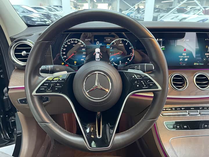 Фото 8 - Mercedes-Benz E-Class