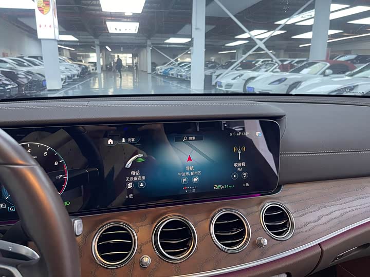 Фото 9 - Mercedes-Benz E-Class