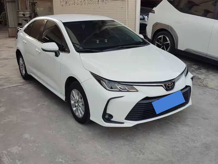 Фото 3 - Toyota Corolla