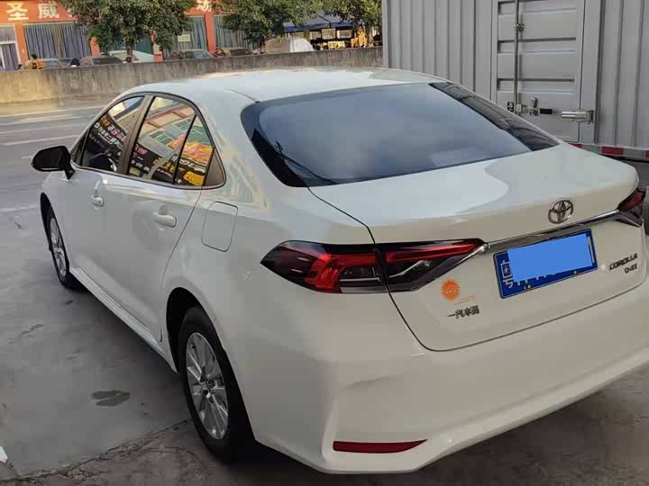 Фото 4 - Toyota Corolla