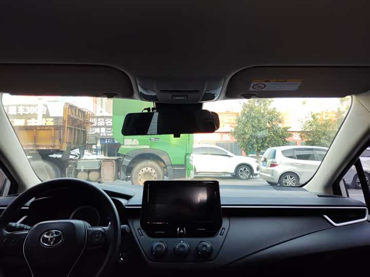 Фото 9 - Toyota Corolla