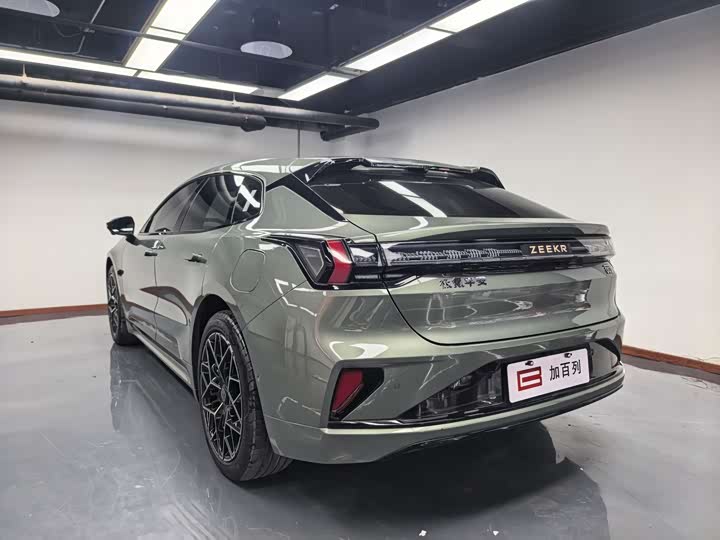 Фото 12 - Zeekr 001