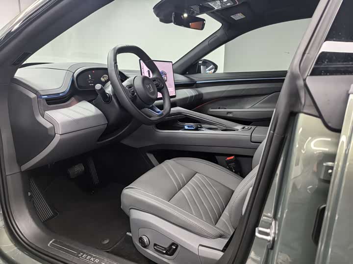 Фото 4 - Zeekr 001