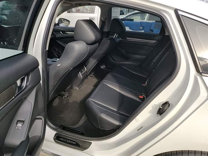 Фото 17 - Honda Accord