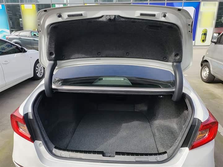 Фото 19 - Honda Accord