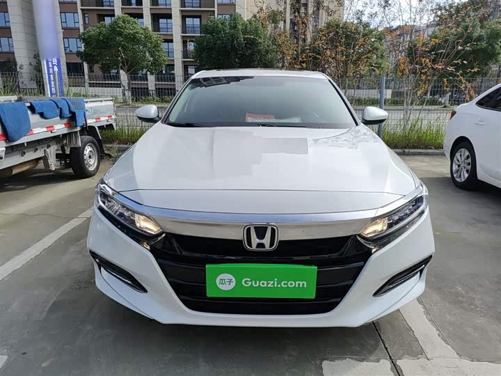 Фото 3 - Honda Accord