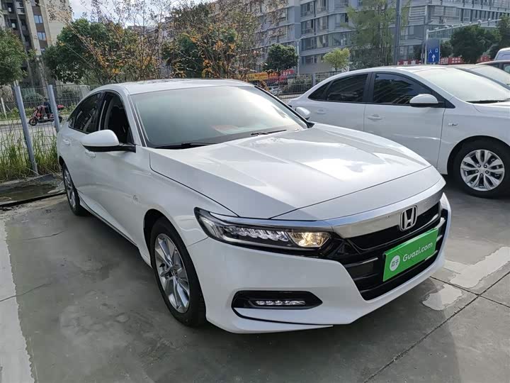 Фото 4 - Honda Accord