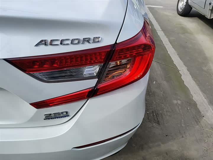 Фото 8 - Honda Accord