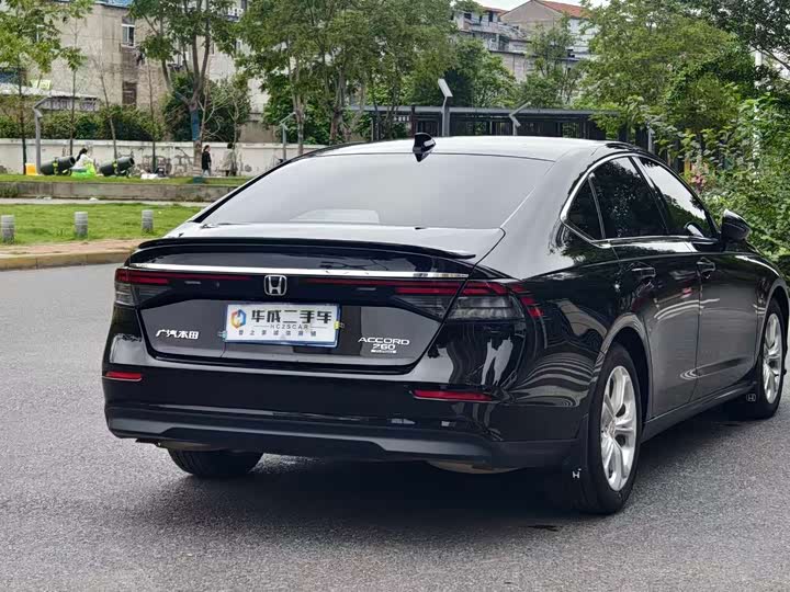 Фото 4 - Honda Accord