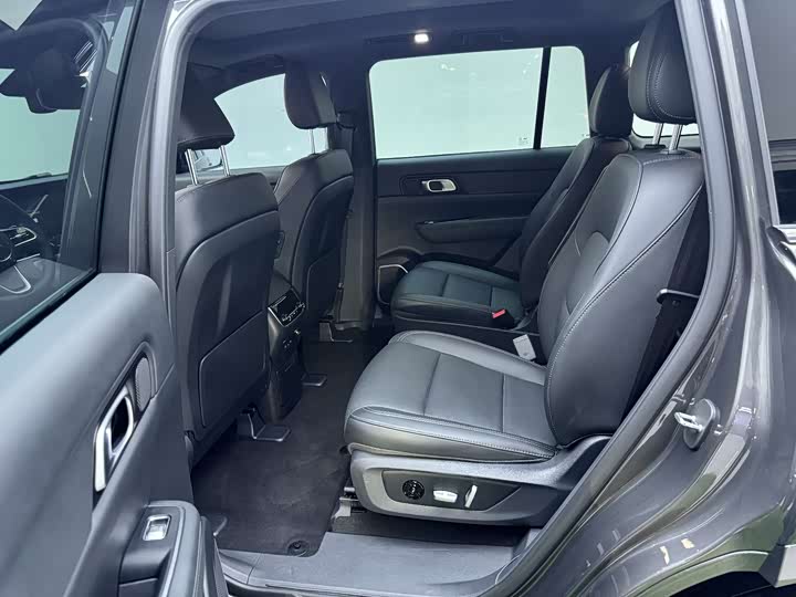 Фото 11 - LiXiang One