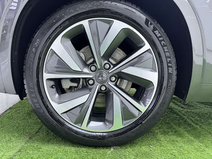 Фото 21 - LiXiang One