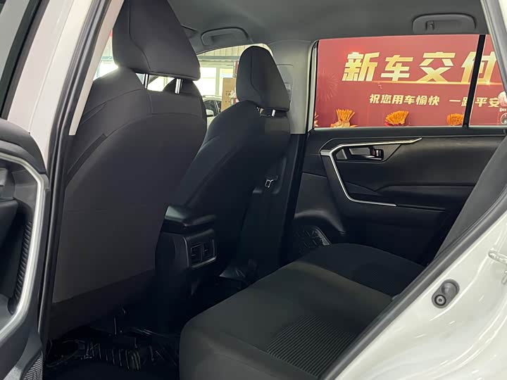 Фото 8 - Toyota Wildlander