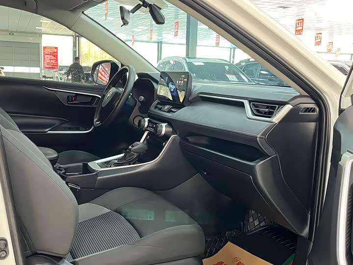 Фото 9 - Toyota Wildlander