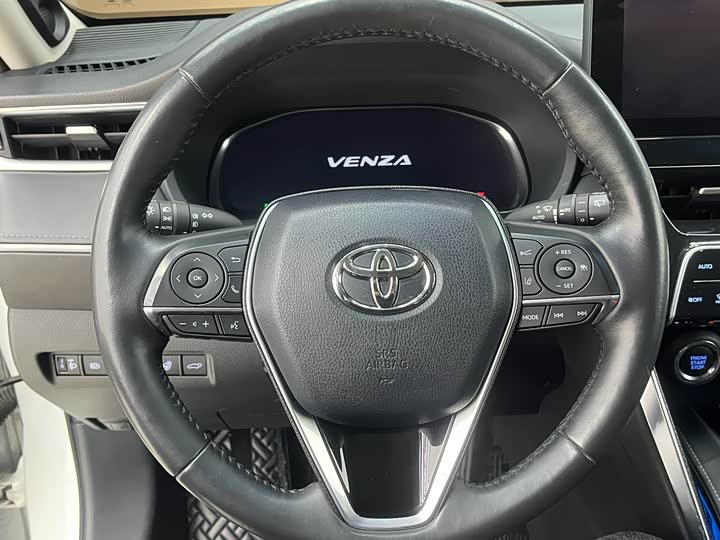 Фото 8 - Toyota Venza