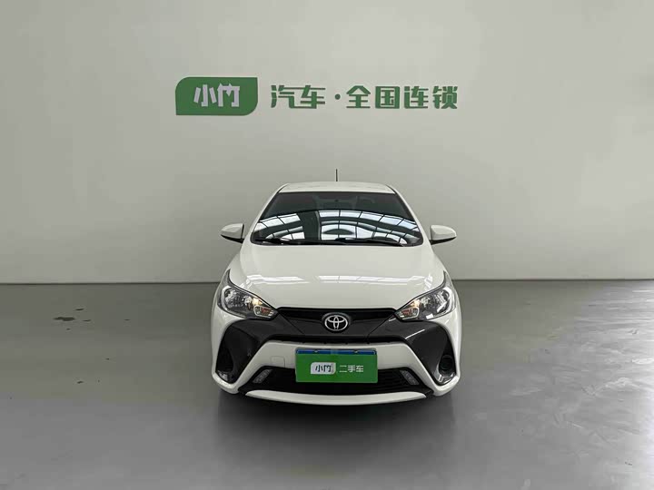 Фото 2 - Toyota Yaris L Hatchback