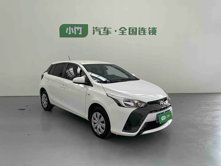 Фото 3 - Toyota Yaris L Hatchback