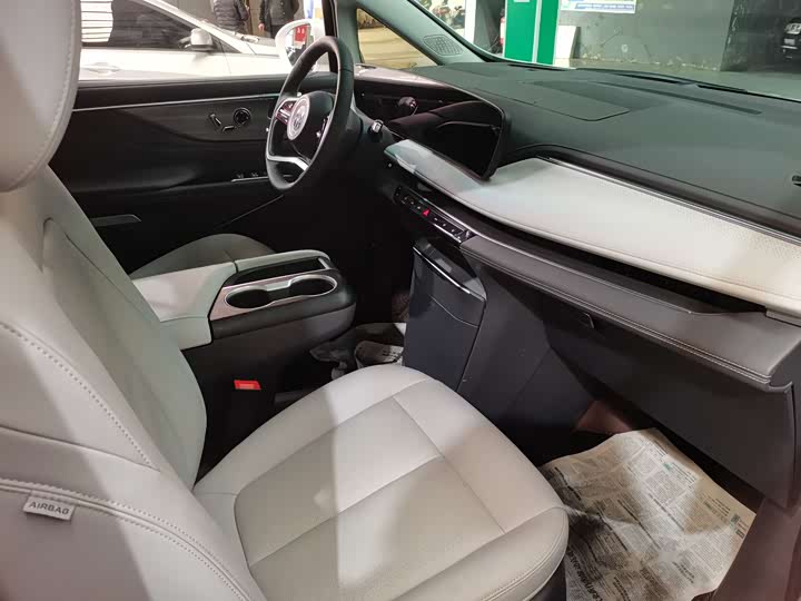 Фото 4 - Buick GL8 ES