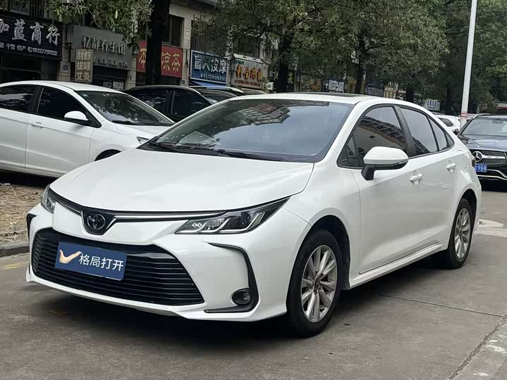 Фото 1 - Toyota Corolla