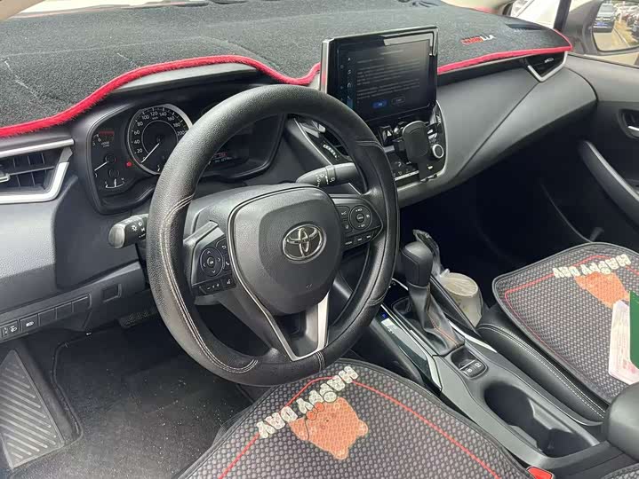 Фото 2 - Toyota Corolla