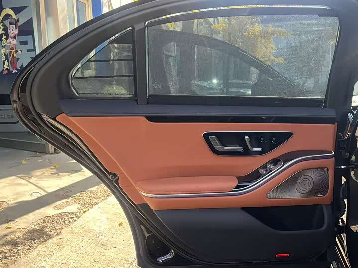 Фото 17 - Mercedes-Benz S-Class