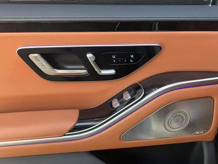 Фото 18 - Mercedes-Benz S-Class