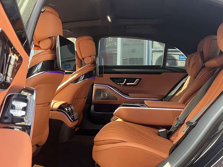 Фото 19 - Mercedes-Benz S-Class