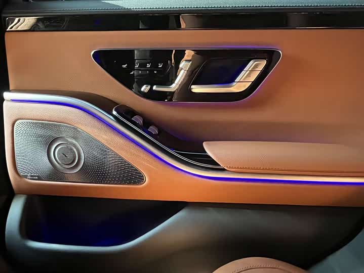 Фото 31 - Mercedes-Benz S-Class