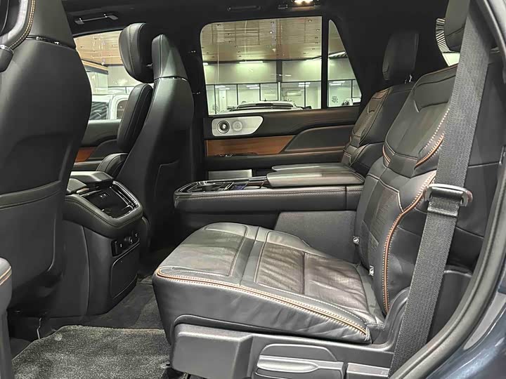 Фото 11 - Lincoln Navigator