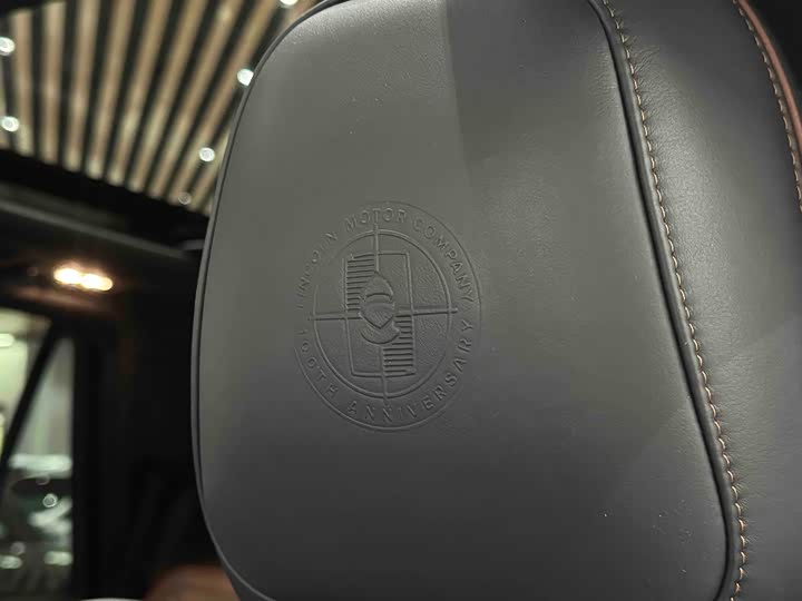 Фото 14 - Lincoln Navigator