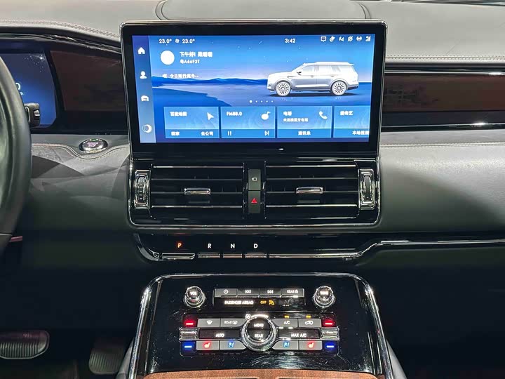 Фото 17 - Lincoln Navigator