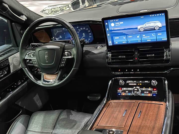 Фото 19 - Lincoln Navigator