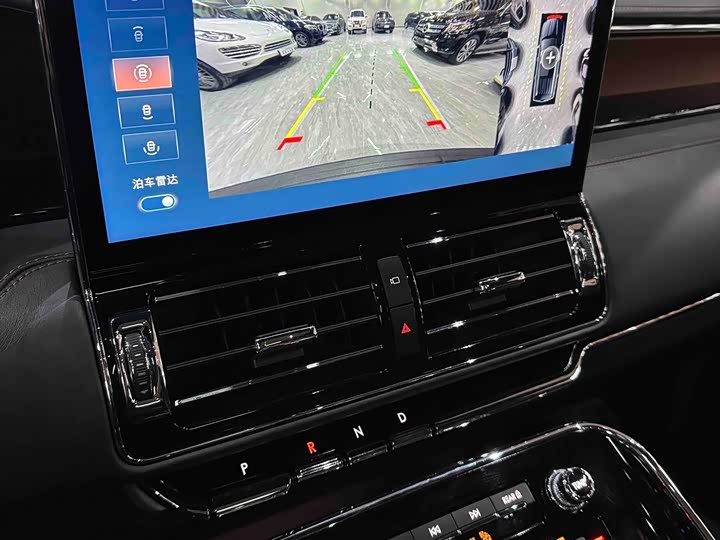 Фото 21 - Lincoln Navigator