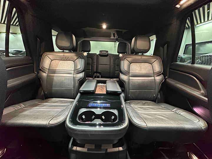 Фото 23 - Lincoln Navigator