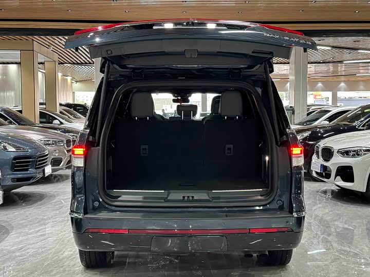 Фото 26 - Lincoln Navigator