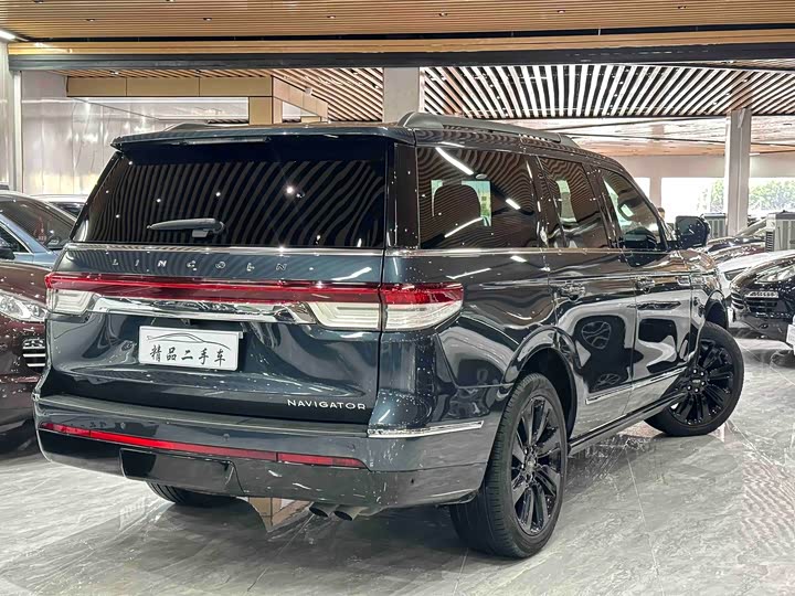 Фото 6 - Lincoln Navigator