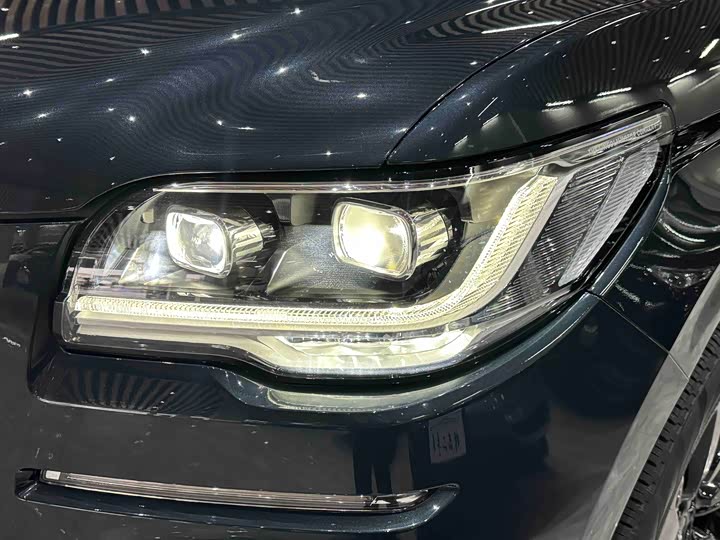 Фото 8 - Lincoln Navigator