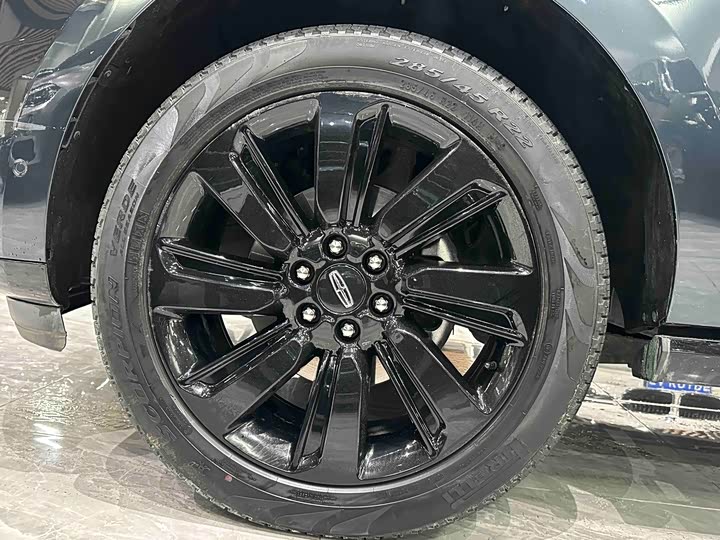 Фото 9 - Lincoln Navigator