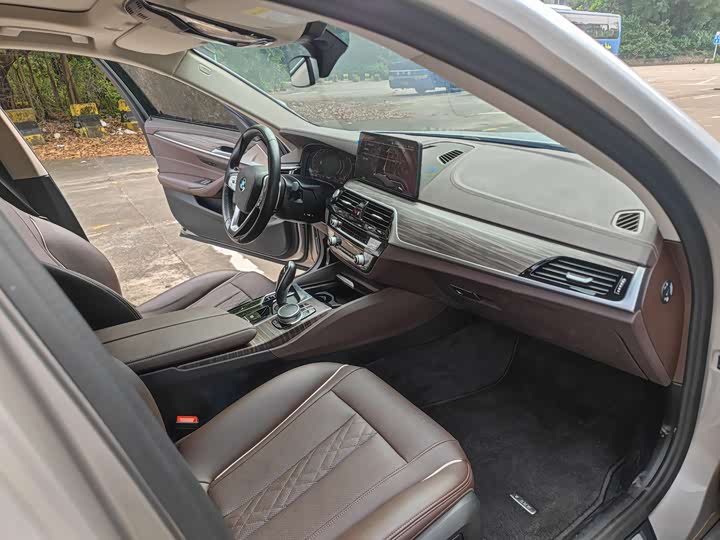 Фото 10 - BMW 5 Series