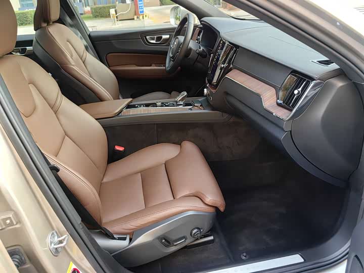 Фото 11 - Volvo XC60