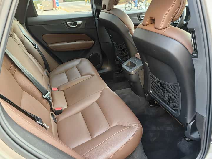 Фото 13 - Volvo XC60