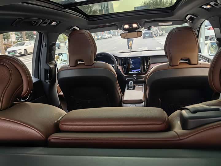 Фото 14 - Volvo XC60