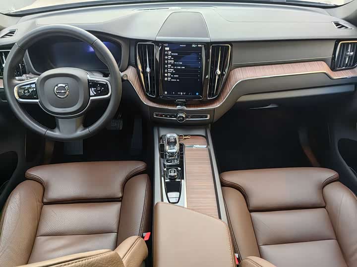 Фото 17 - Volvo XC60