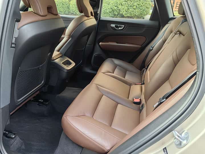 Фото 19 - Volvo XC60