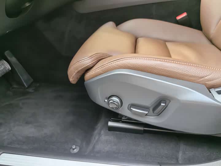 Фото 21 - Volvo XC60