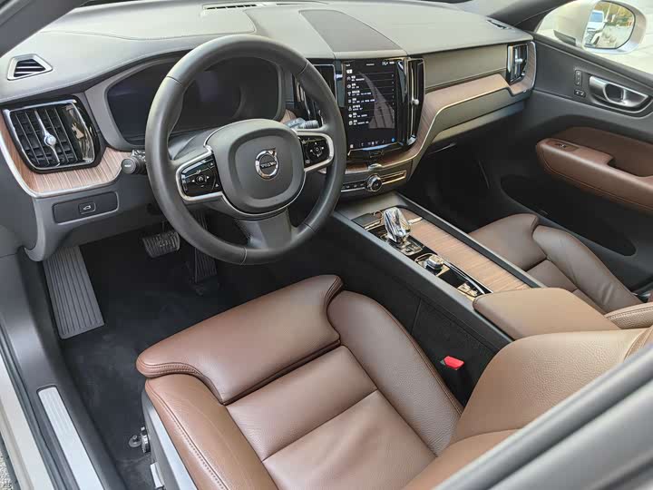 Фото 22 - Volvo XC60